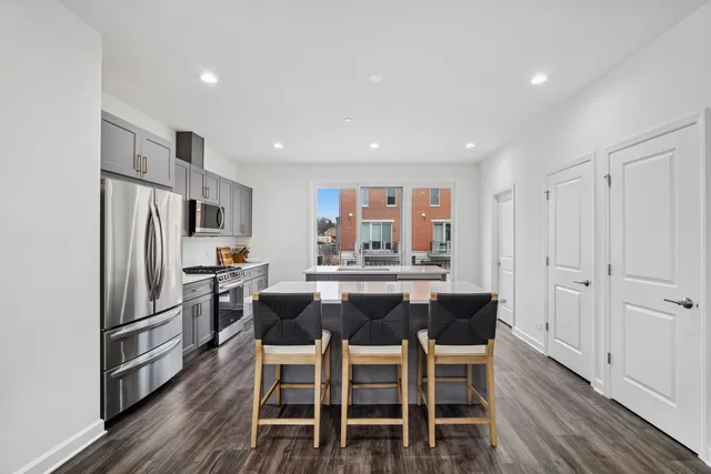 $799,000 | 1251 Gateway Court, Northbrook, IL 60062