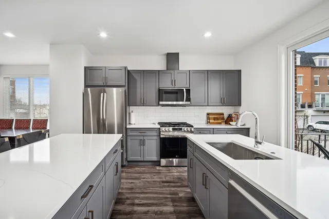 $799,000 | 1251 Gateway Court, Northbrook, IL 60062