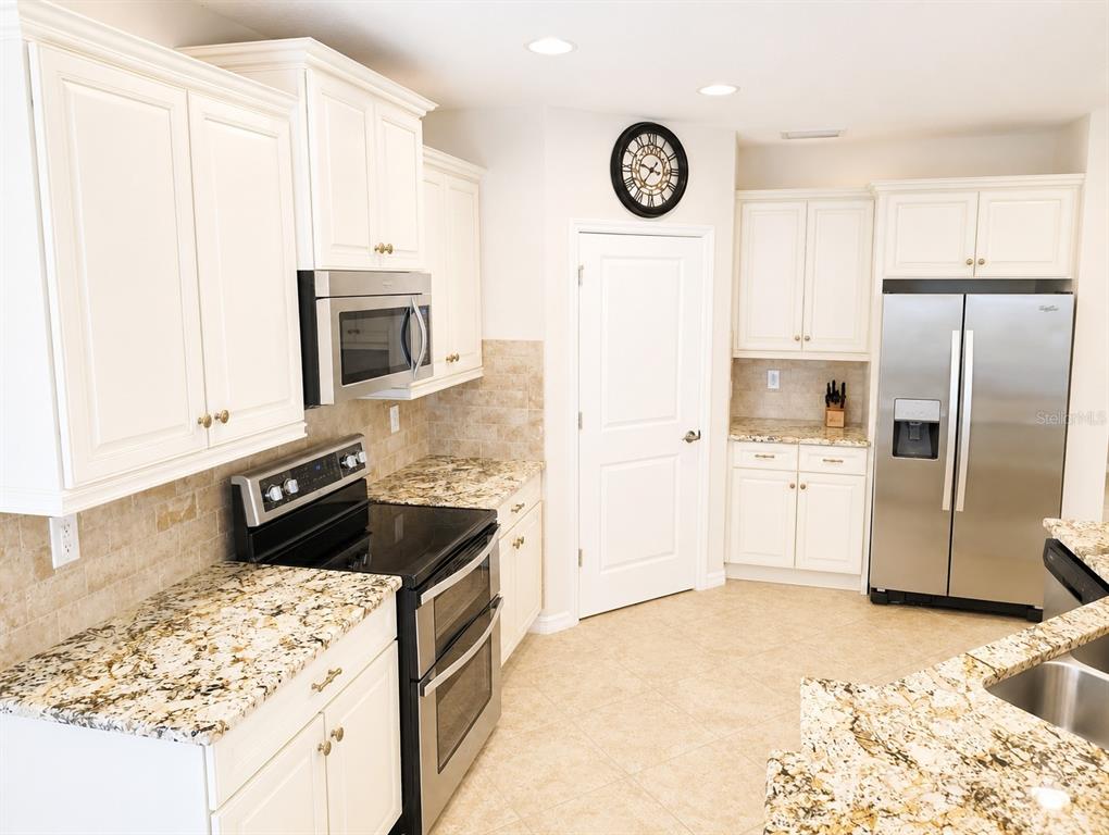 1264 Riverscape Street, Unit B Bradenton, FL 34208 - Photo 10 of 45