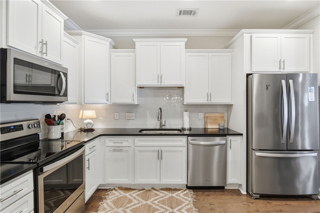 203 Mariners Circle St. Simons Island, GA 31522 - Photo 9 of 32