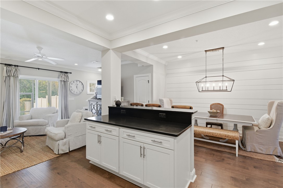 203 Mariners Circle St. Simons Island, GA 31522 - Photo 10 of 32