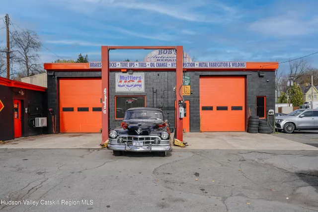 a view of parking area