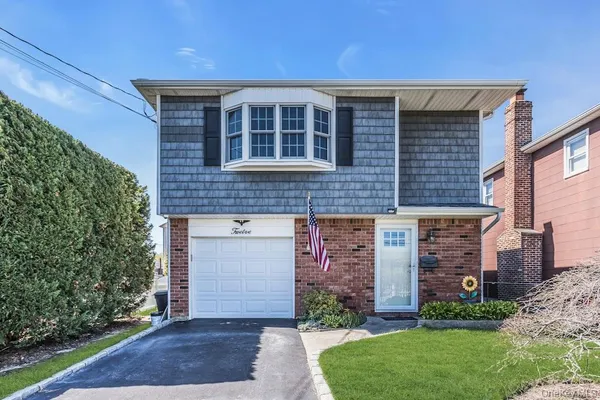 $599,999 | 12 Spring Street, Lindenhurst, NY 11757