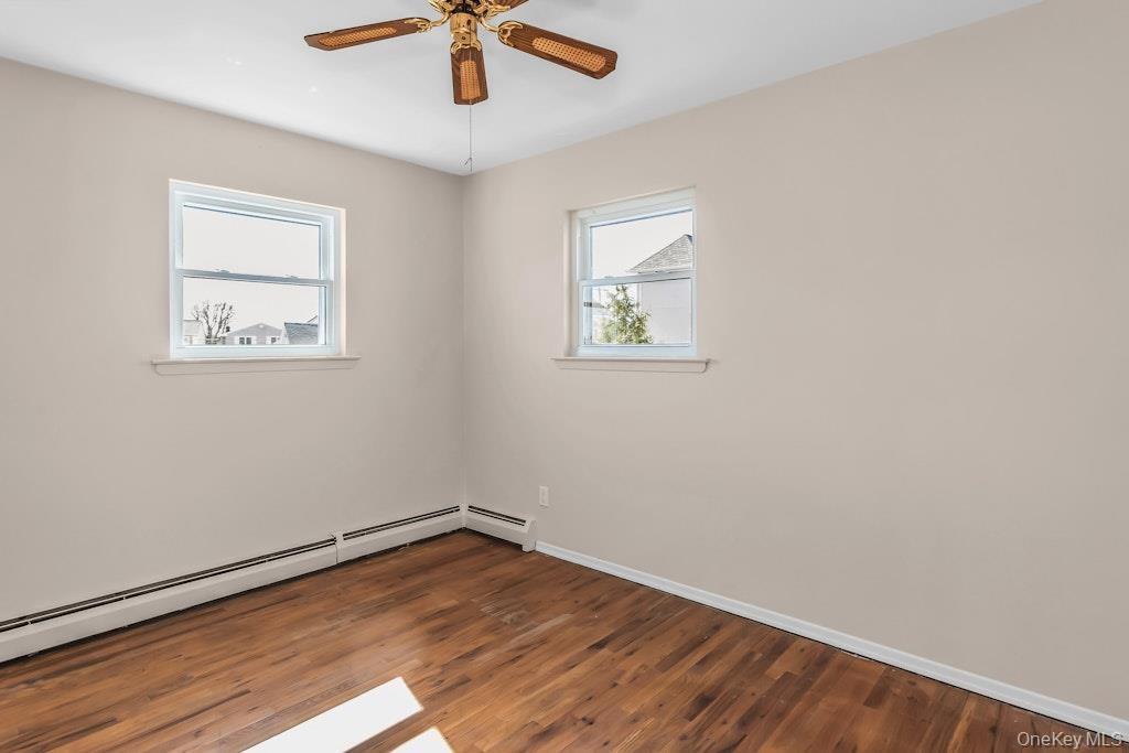 12 Spring Street Lindenhurst, NY 11757 - Photo 16 of 26