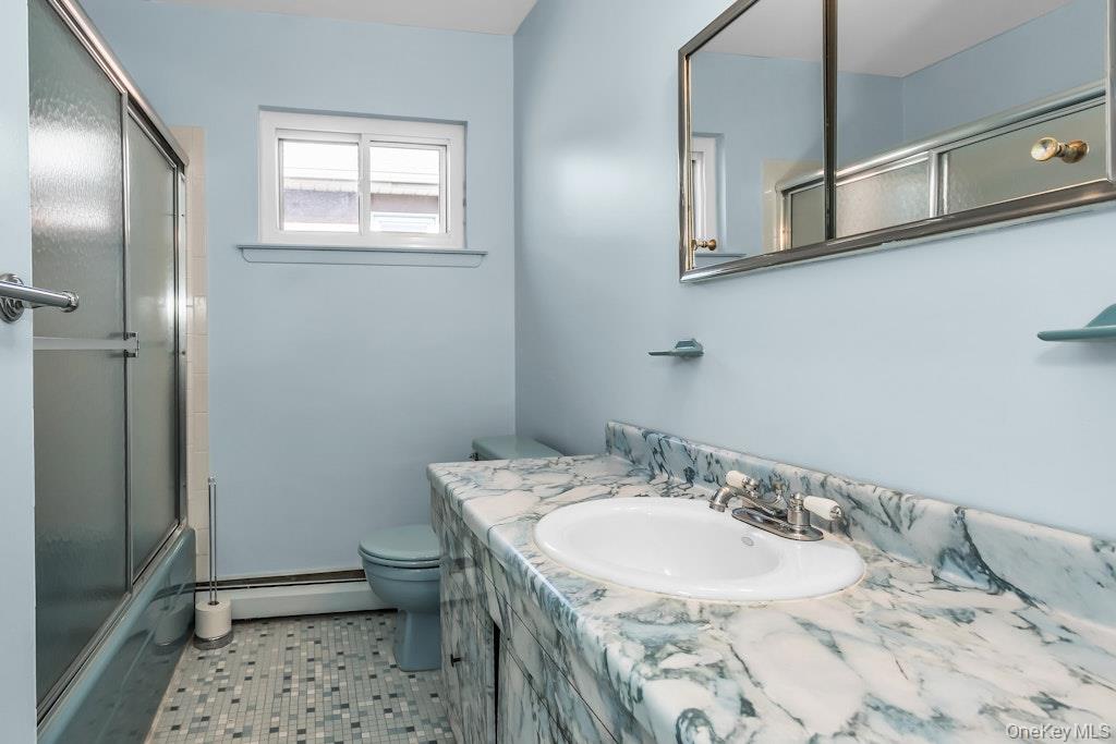 12 Spring Street Lindenhurst, NY 11757 - Photo 17 of 26