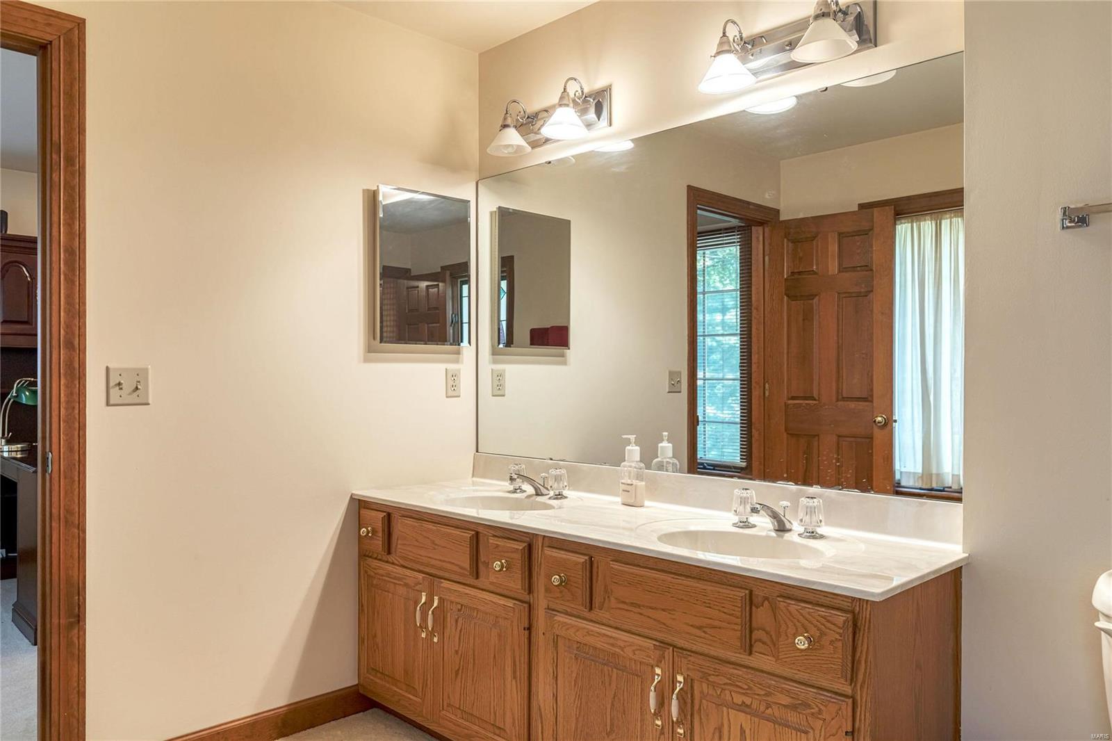 178 South Mason Road Creve Coeur, MO 63141 - Photo 38 of 49 Gallery Image 38