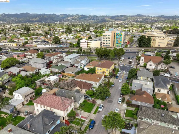 $1,099,000 | 820 52nd Street, Oakland, CA 94608