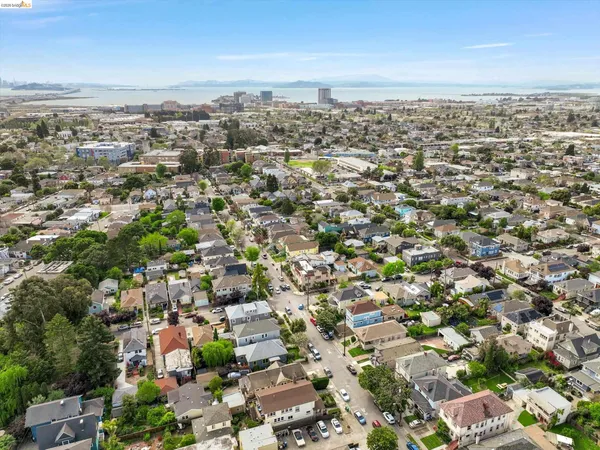$1,099,000 | 820 52nd Street, Oakland, CA 94608
