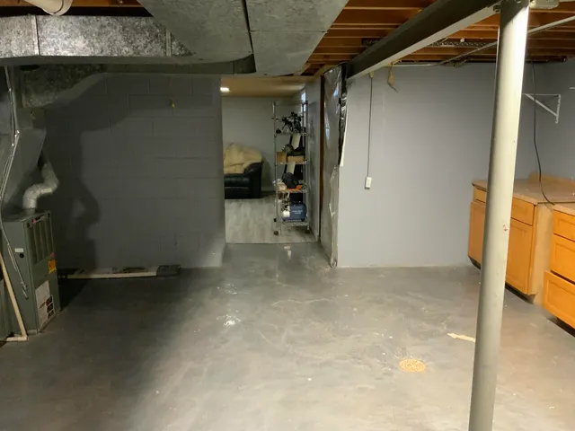 a view of a livingroom with furniture