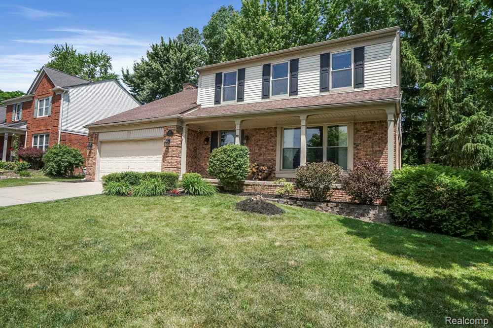205 Saxon Court Rochester, MI 48307 - Photo 2 of 32