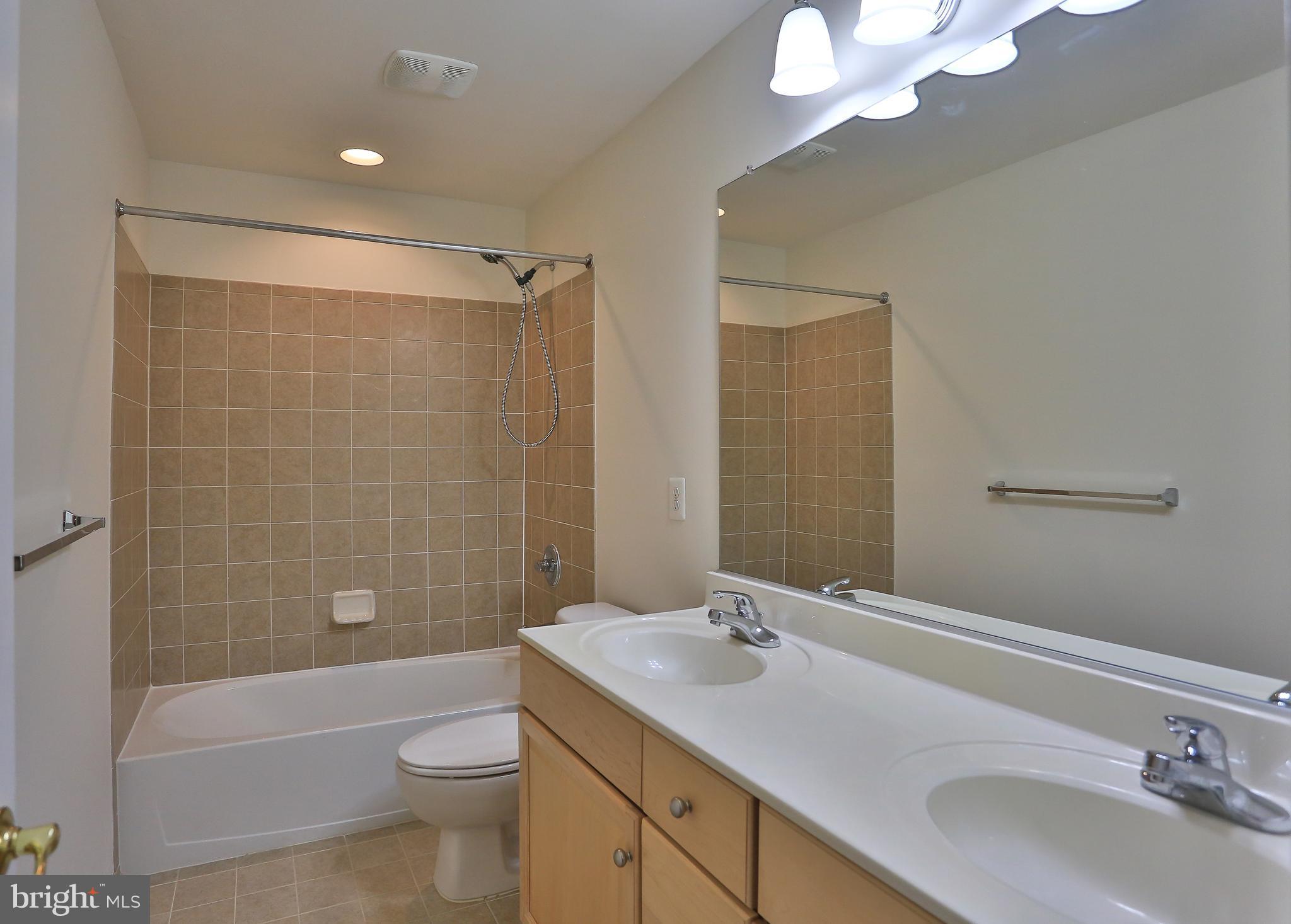 13196 Delaney Road Woodbridge, VA 22193 - Photo 19 of 27 Bath