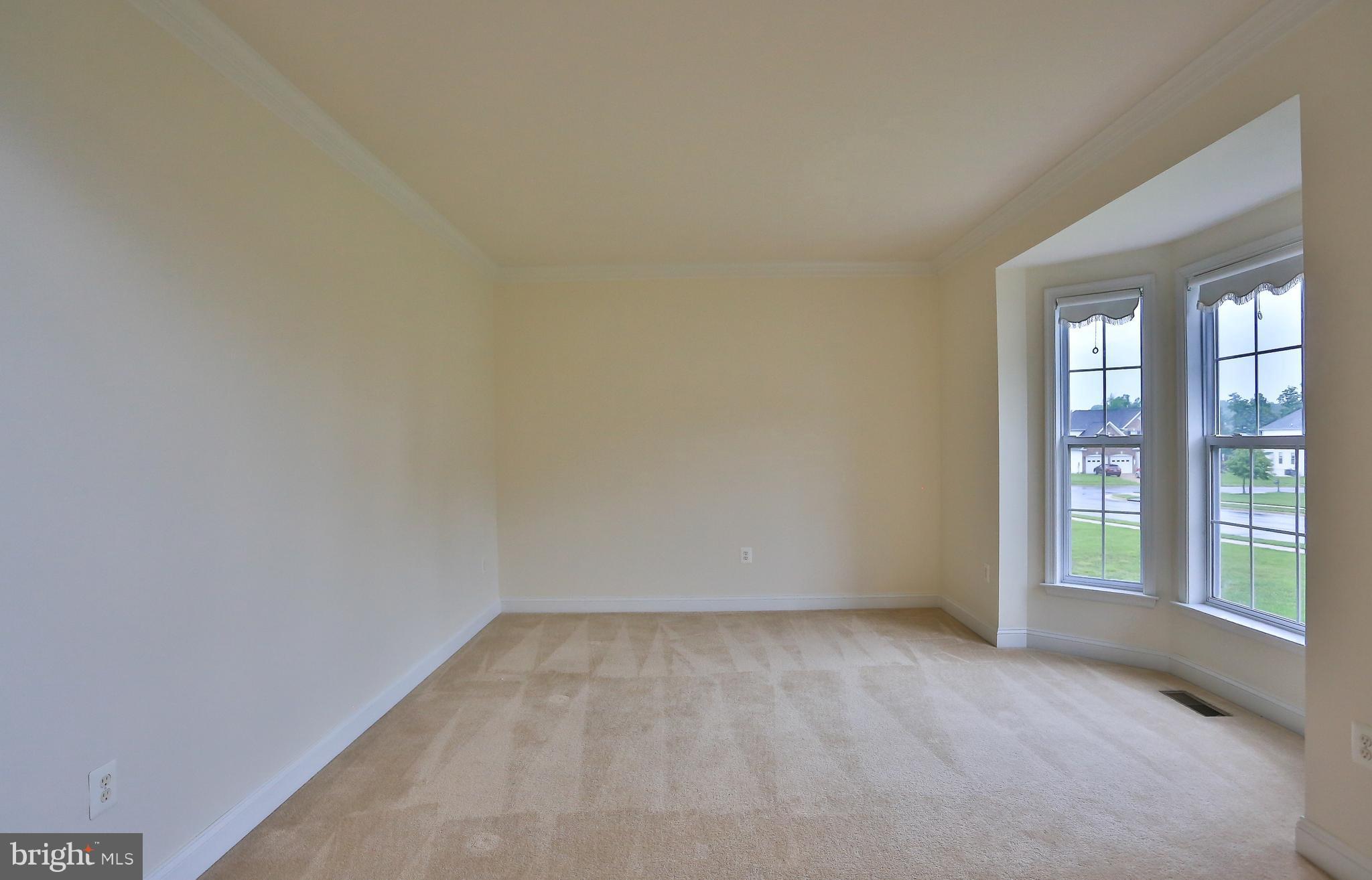 13196 Delaney Road Woodbridge, VA 22193 - Photo 9 of 27 Living Room