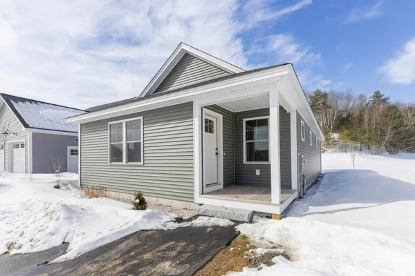 $469,000 | 13 Feldspar Lane, Unit 7, Cumberland Center, ME 04021