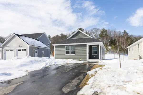$469,000 | 13 Feldspar Lane, Unit 7, Cumberland Center, ME 04021