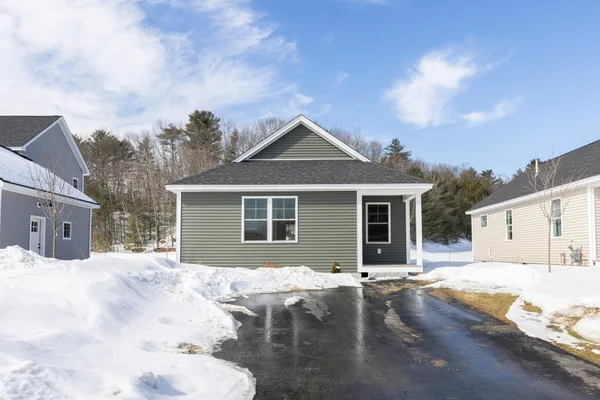 $469,000 | 13 Feldspar Lane, Unit 7, Cumberland Center, ME 04021
