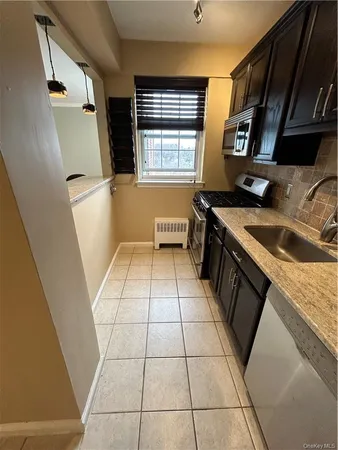 $2,150 | 220 Pelham Road, Unit 5C, New Rochelle, NY 10805