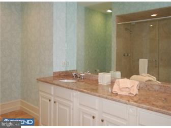 206 South 4th Street Philadelphia, PA 19106 - Photo 10 of 12 Bathroom