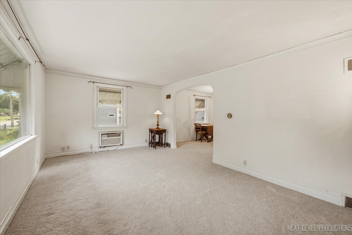 1705 Riverside Avenue St. Charles, IL 60174 - Photo 3 of 30 Gallery Image 3