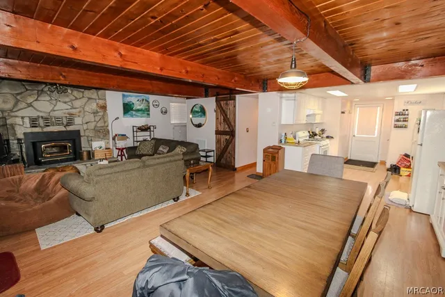 $2,400 | 533 Victoria Lane, Sugarloaf, CA 92386