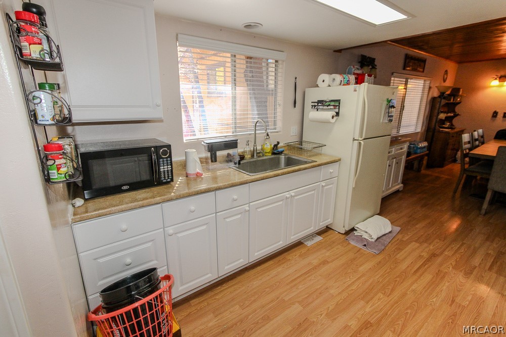 533 Victoria Lane Sugarloaf, CA 92386 - Photo 15 of 36 a kitchen with stainless steel appliances a refrigerator sink and cabinets