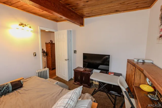 $2,400 | 533 Victoria Lane, Sugarloaf, CA 92386