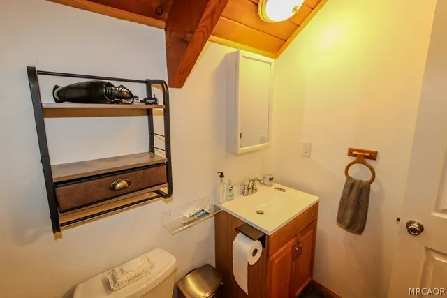 $2,400 | 533 Victoria Lane, Sugarloaf, CA 92386