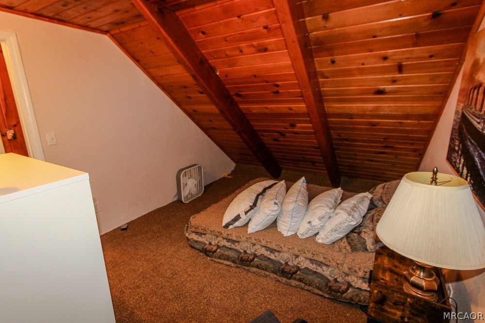 533 Victoria Lane Sugarloaf, CA 92386 - Photo 31 of 36 a view of table and chair in room