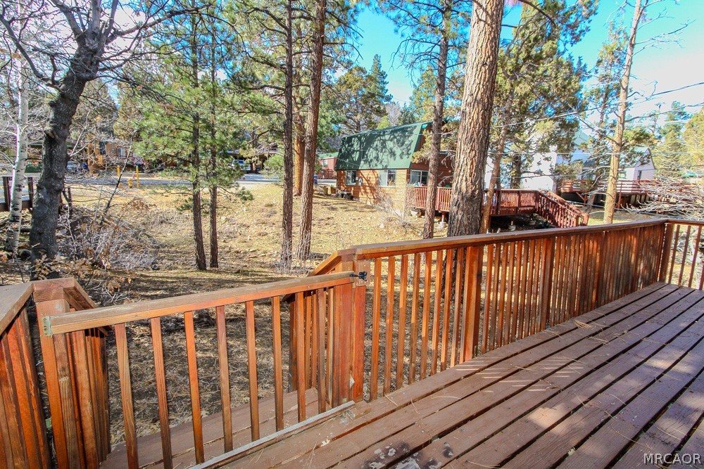 533 Victoria Lane Sugarloaf, CA 92386 - Photo 32 of 36 a view of city from a balcony