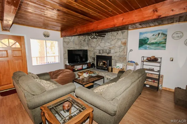 $2,400 | 533 Victoria Lane, Sugarloaf, CA 92386