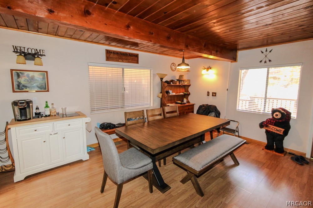 533 Victoria Lane Sugarloaf, CA 92386 - Photo 9 of 36 a living room with furniture a window and a table