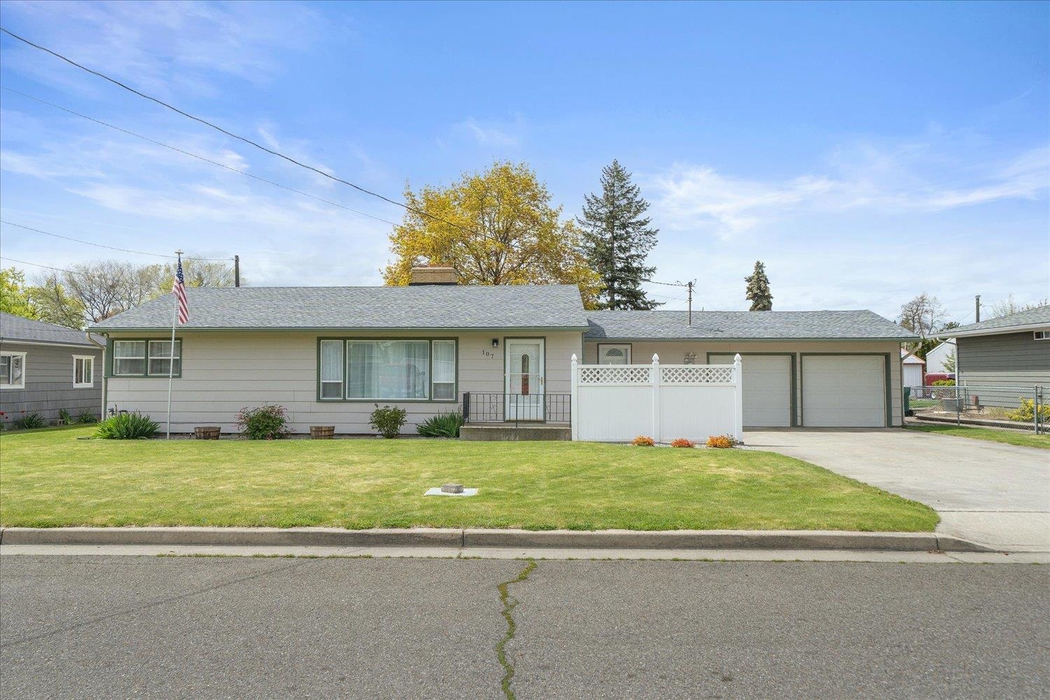 107 North McCabe Road Spokane Valley, WA 99216 - Photo 2 of 40