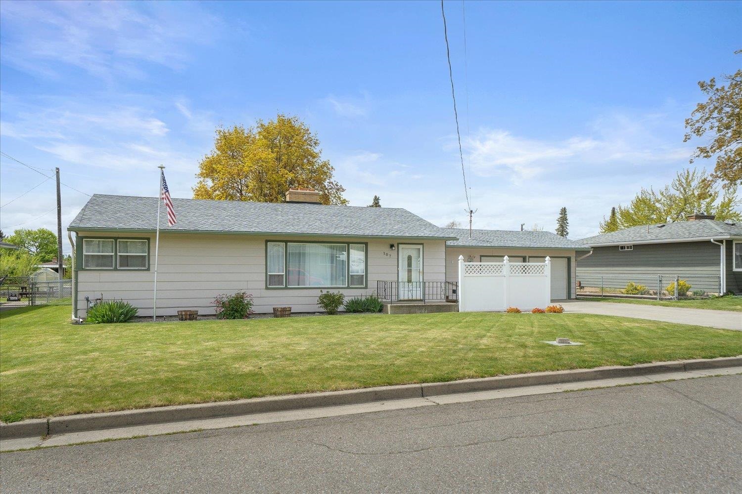 107 North McCabe Road Spokane Valley, WA 99216 - Photo 3 of 40
