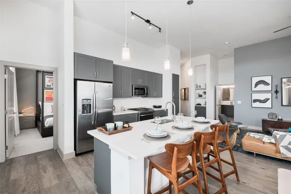 $3,107 | 160 Birdsall Street, Unit 1217, Houston, TX 77007