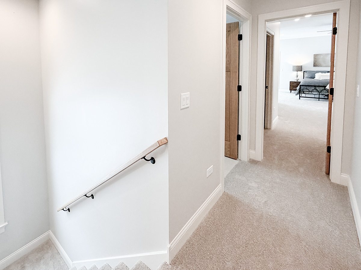 885 Geneva Road St. Charles, IL 60174 - Photo 23 of 39 a view of a livingroom from a hallway