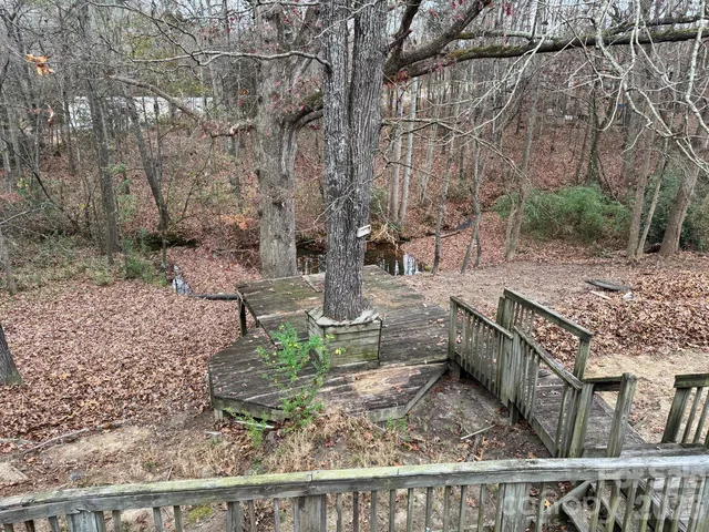 a view of an outdoor space