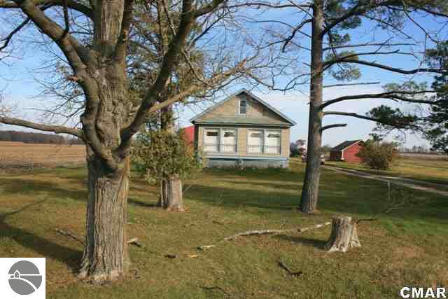 2741 South East County Line Road Shepherd, MI 48883 - Photo 19 of 23 1768074-18.JPG