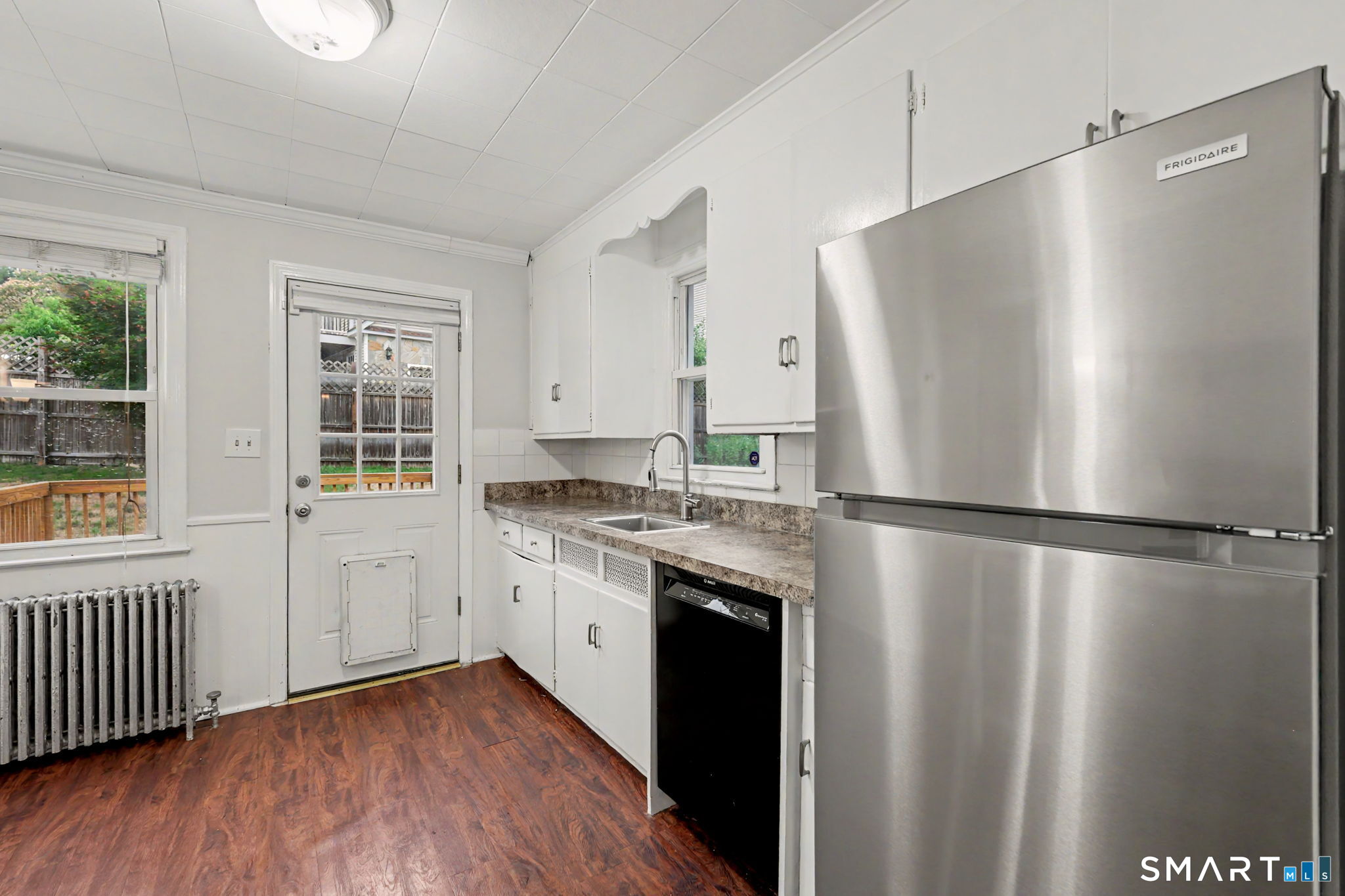 77 Round Hill Road Fairfield, CT 06824 - Photo 16 of 40