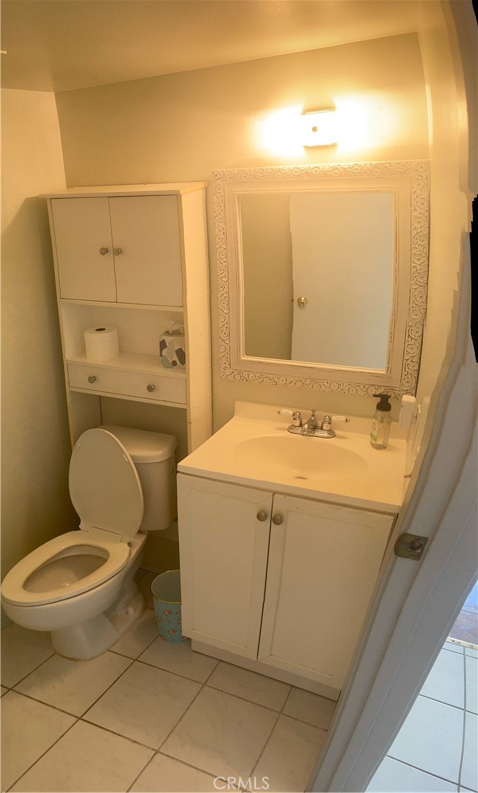 44 Briarwood Irvine, CA 92604 - Photo 4 of 16 a bathroom with a sink and a toilet