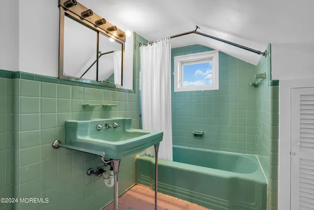 $3,800 | 459 West Park Avenue, Oakhurst, NJ 07755