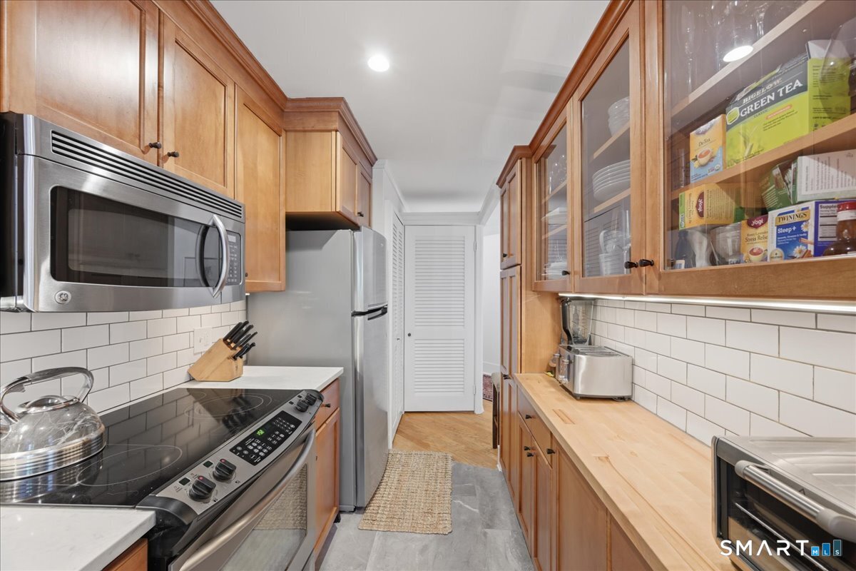 85 River Road, Unit M5 Essex, CT 06426 - Photo 13 of 35 Kitchen