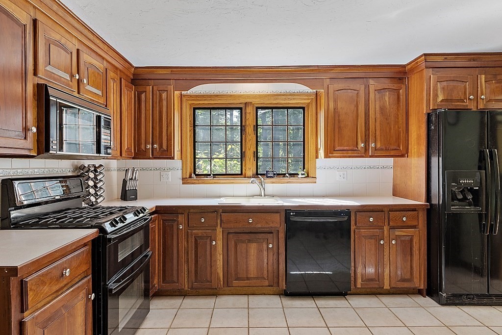 24 Cold Spring Road Westford, MA 01886 - Photo 7 of 41 Gallery Image 7