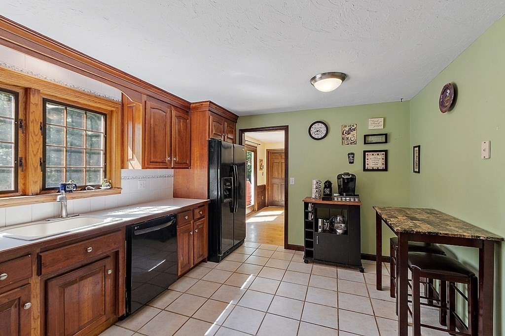 24 Cold Spring Road Westford, MA 01886 - Photo 9 of 41 Gallery Image 9