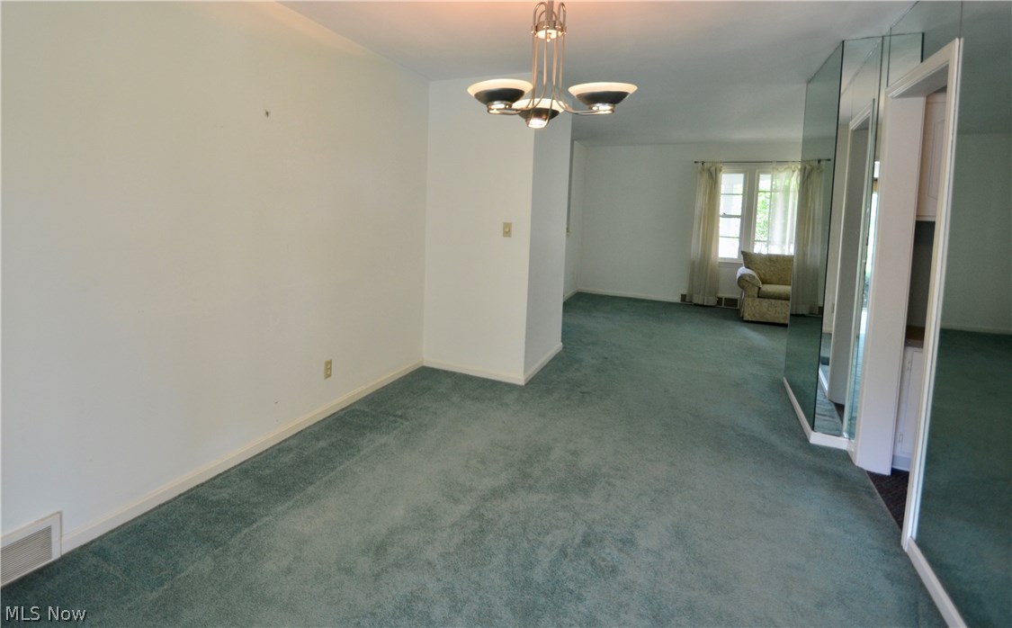 543 Rothrock Road Akron, OH 44333 - Photo 8 of 29