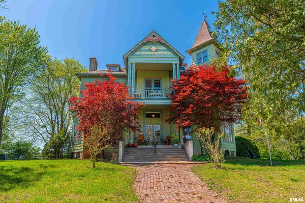 $450,000 | 324 West Jackson Street, Petersburg, IL 62675