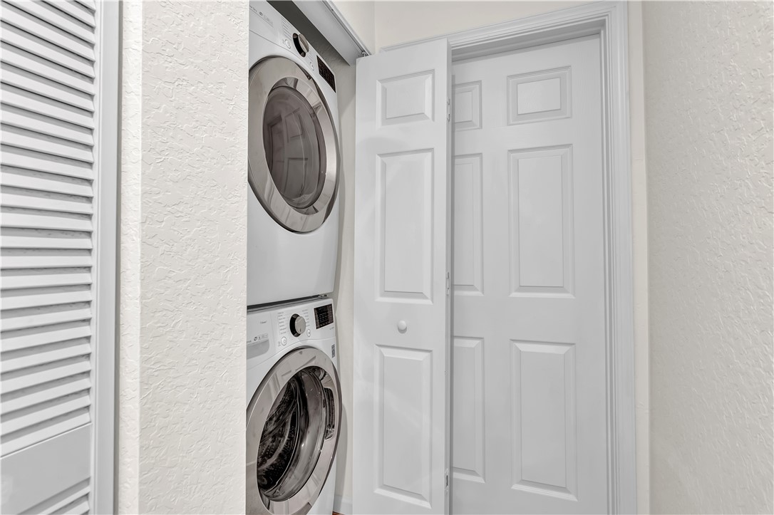 2541 Stockbridge Square Southwest Vero Beach, FL 32962 - Photo 22 of 33 a utility room with dryer and washer