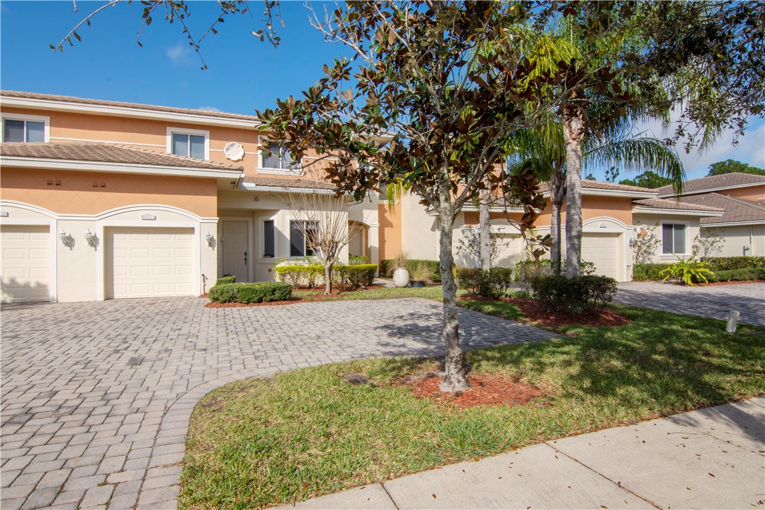 2541 Stockbridge Square Southwest Vero Beach, FL 32962 - Photo 3 of 33 front view of a house with a yard