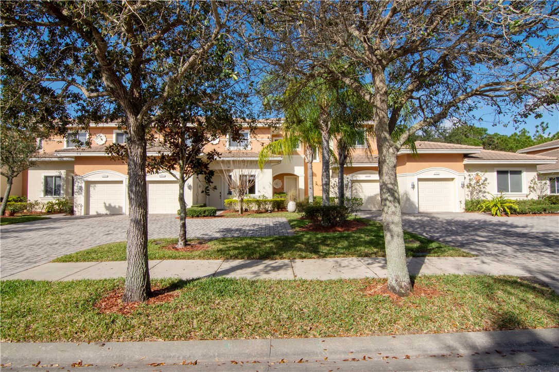 2541 Stockbridge Square Southwest Vero Beach, FL 32962 - Photo 4 of 33 a front view of a house with a yard
