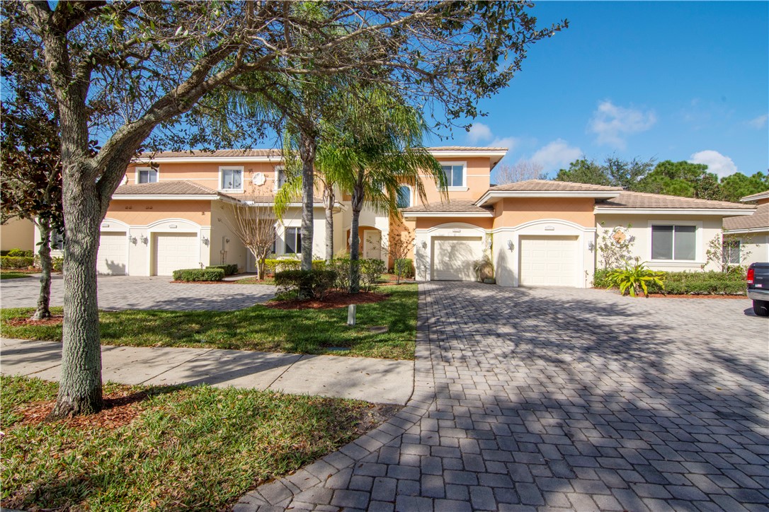 2541 Stockbridge Square Southwest Vero Beach, FL 32962 - Photo 5 of 33 a view of a house with a yard