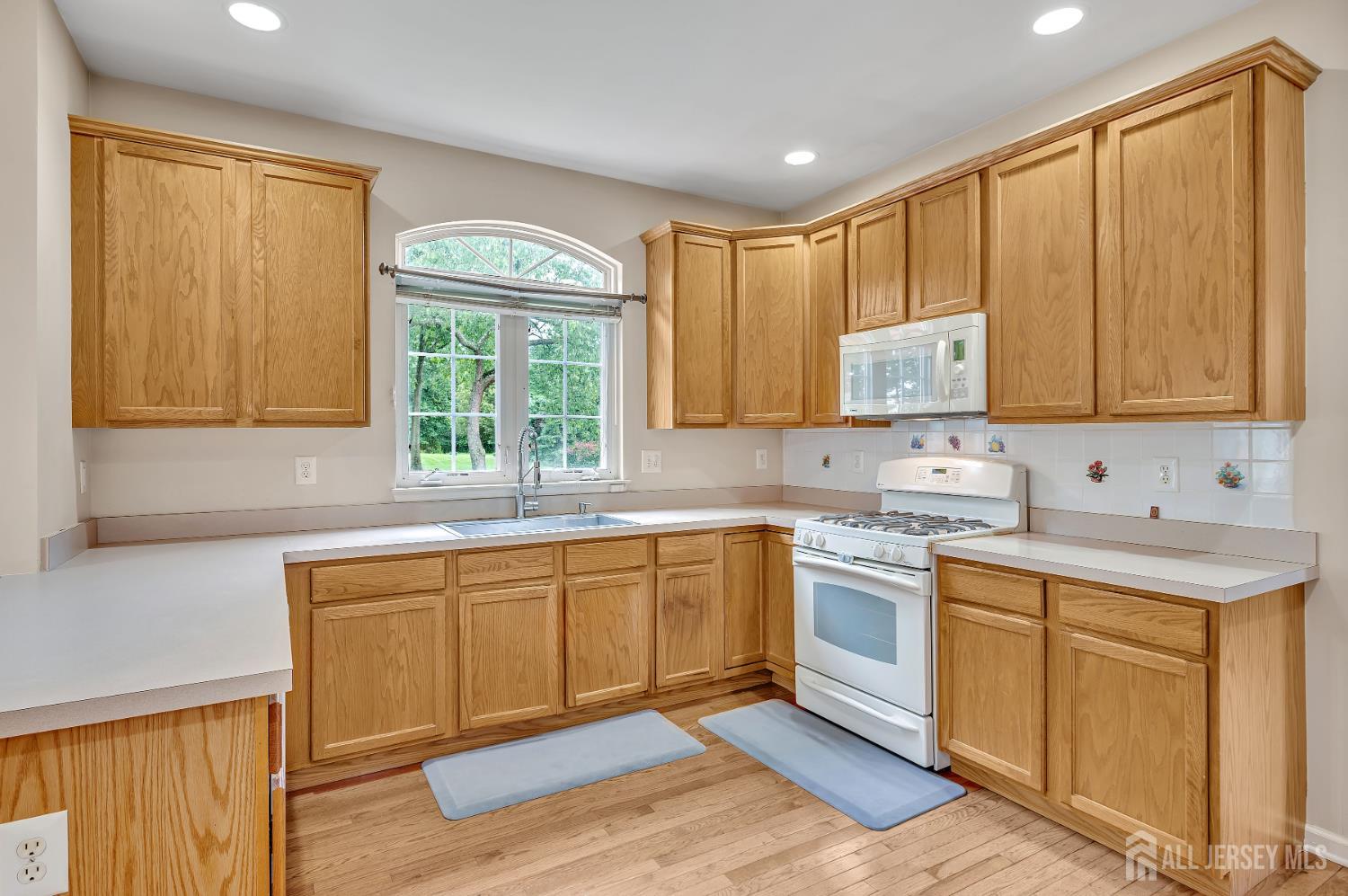 27 Rue Chagall Somerset, NJ 08873 - Photo 21 of 64 Gallery Image 21