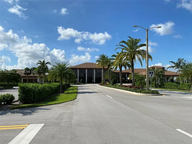 $1,650 | 200 Southwest 132nd Way, Unit 313L, Pembroke Pines, FL 33027